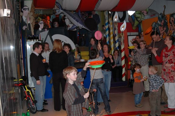 Feest in IJselstein - Circus Kiko - Circus Workshops en Entertainment voor volwassenen en kinderen