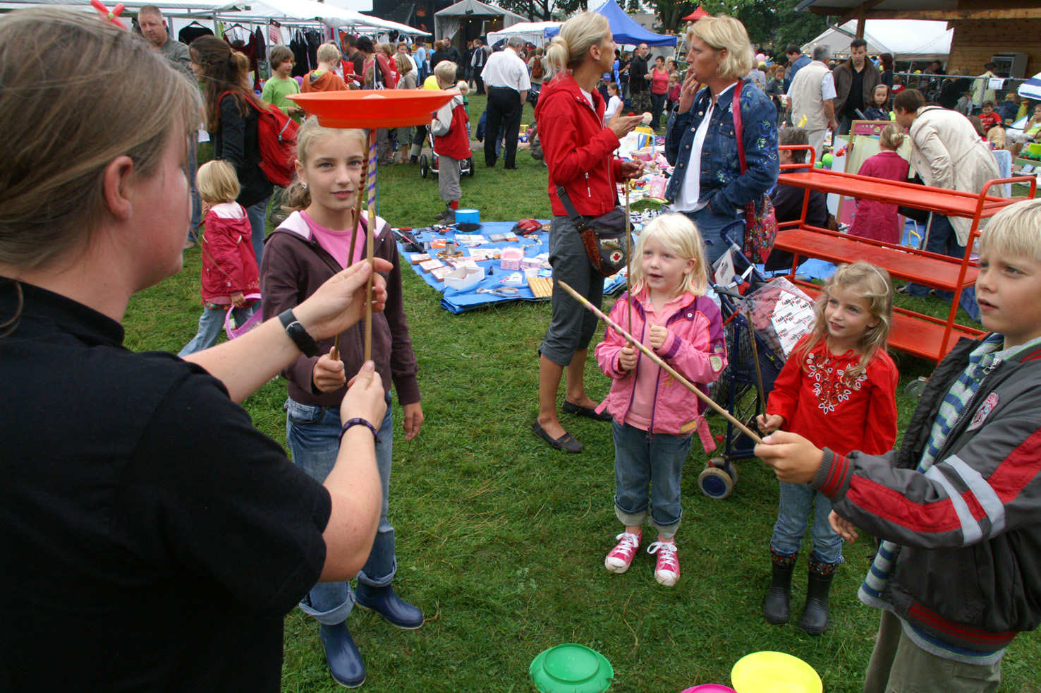 Circus Kiko Open Piste inloop workshops zijn zeer geschikt op een markt of festival of buurtfeest