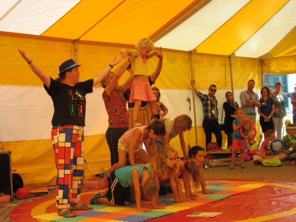 Eindvoorstelling door de kinderen na circusdag - circus Kiko Workshops