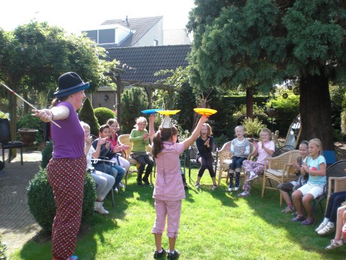 Clown kiko op een verjaardags feest