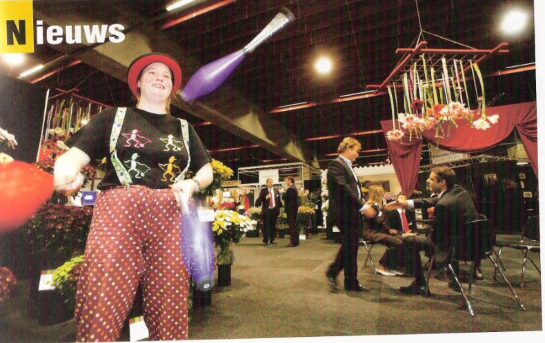 Clown Kiko een vrolijke noot op de bloemen market in Aalsmeer