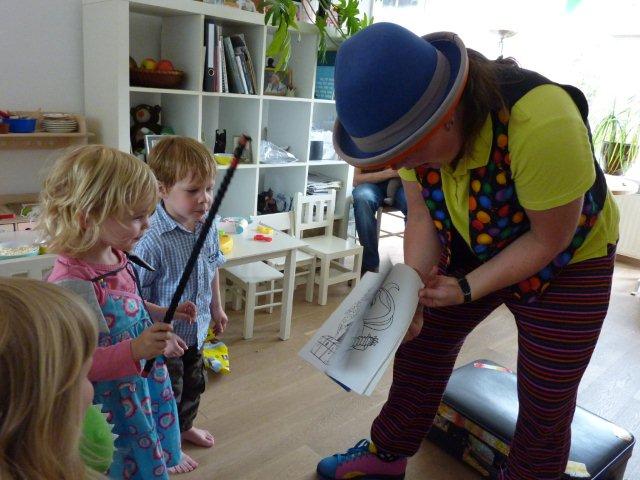 Clown kiko tover clown - goochelen op kinderfeestje