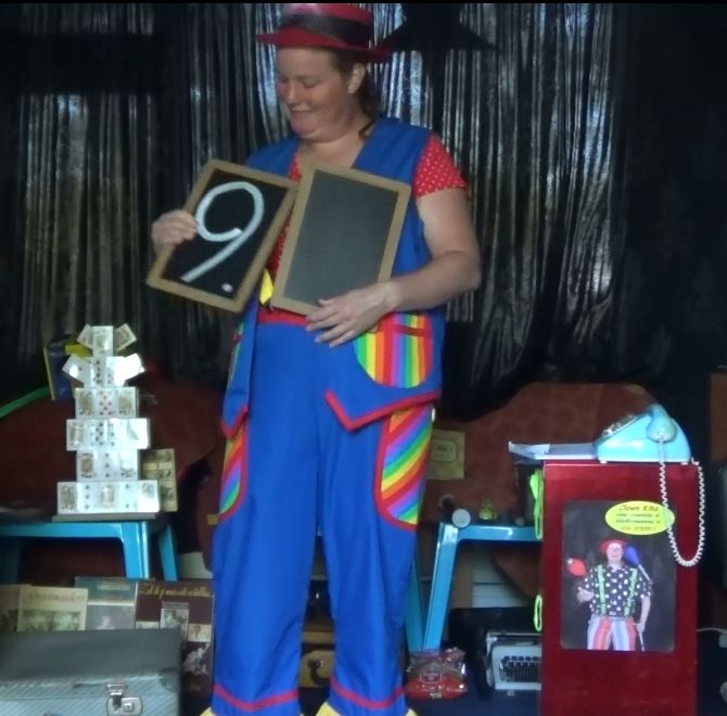 Clown Kiko - Kiko's Kinderboekenweek theater 2016 - Oma Kikonella's Koffertje