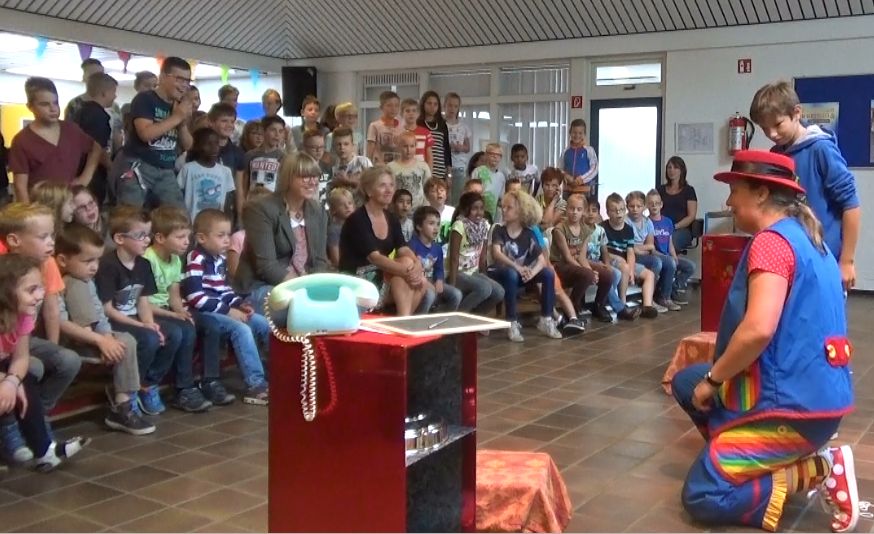 Kiko's Kinderboekenweek 2016 kindervoorstelling 'Oma Kikonella's koffertje'