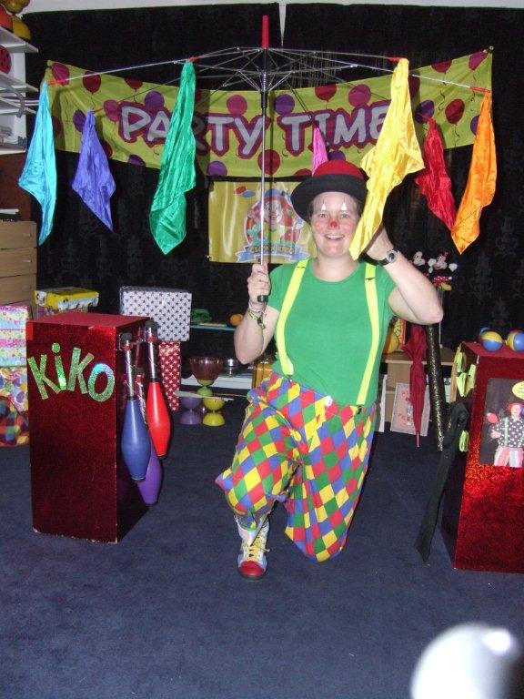 Tellen, jongleren en toveren - kiko's kindertheater voorstelling Feest! Clown kiko in de kinderboekenweek 2014