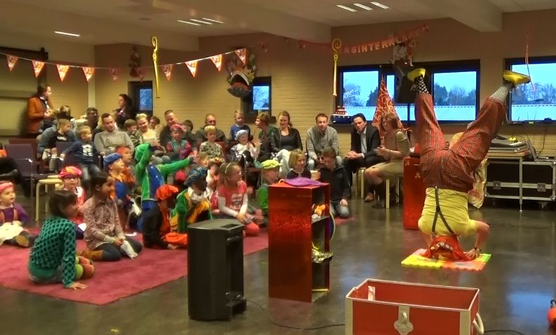 Clown Kiko wil graag Piet worden, maar wat moet je daar eigenlijk alleen voor kunnen?