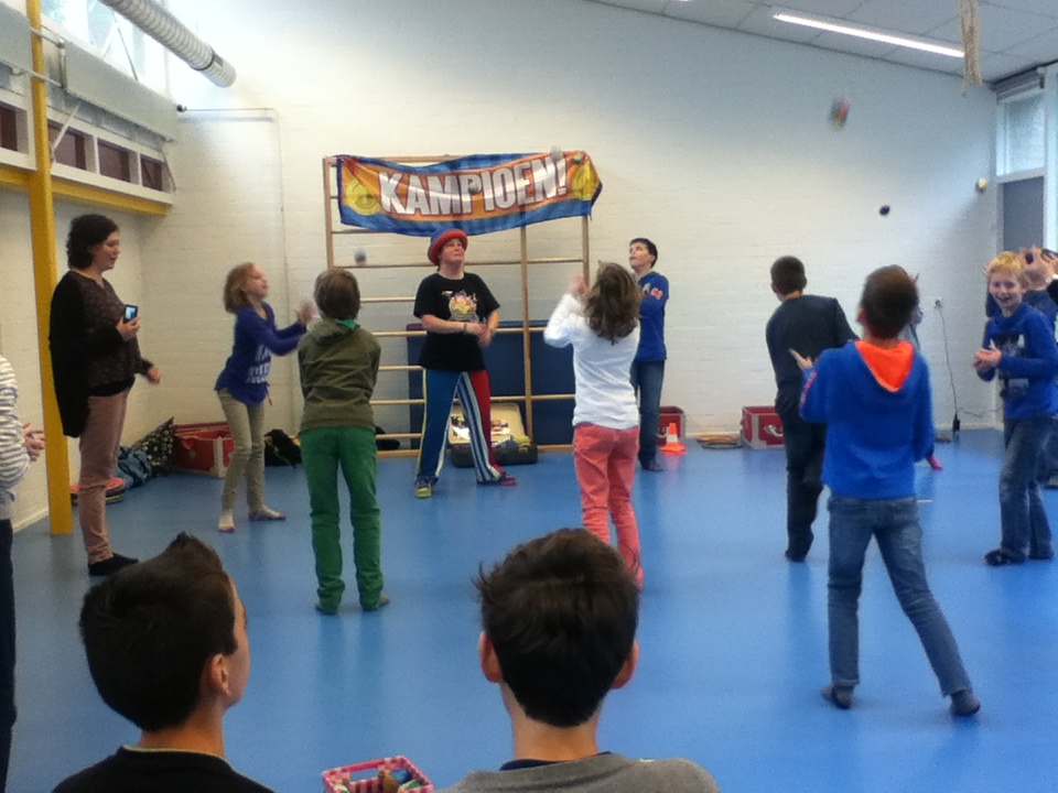 kiko's koningsspelen jongleer battle op school in Groesbeek