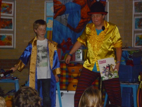 Kinderboekenweek voorstelling Clown Kiko KIKO SUPERCLOWN OF HELD OP SOKKEN - kinderboekenweek 2011